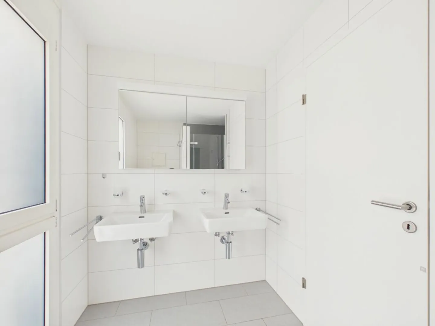 Moderne Wohnung mit zwei Balkonen - Foto 8 von 13