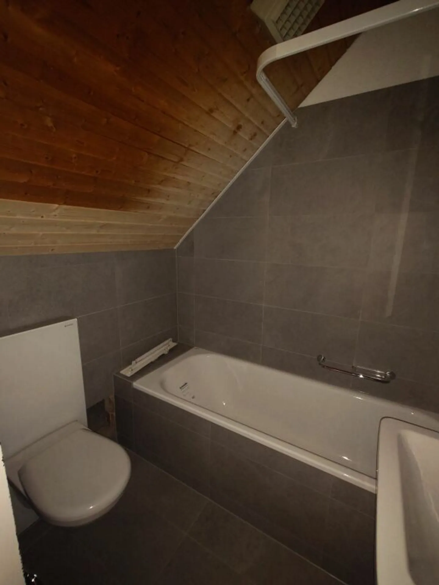 Spacieux appartement en duplex de 2 pièces à Volketswil - Photo 8 sur 9