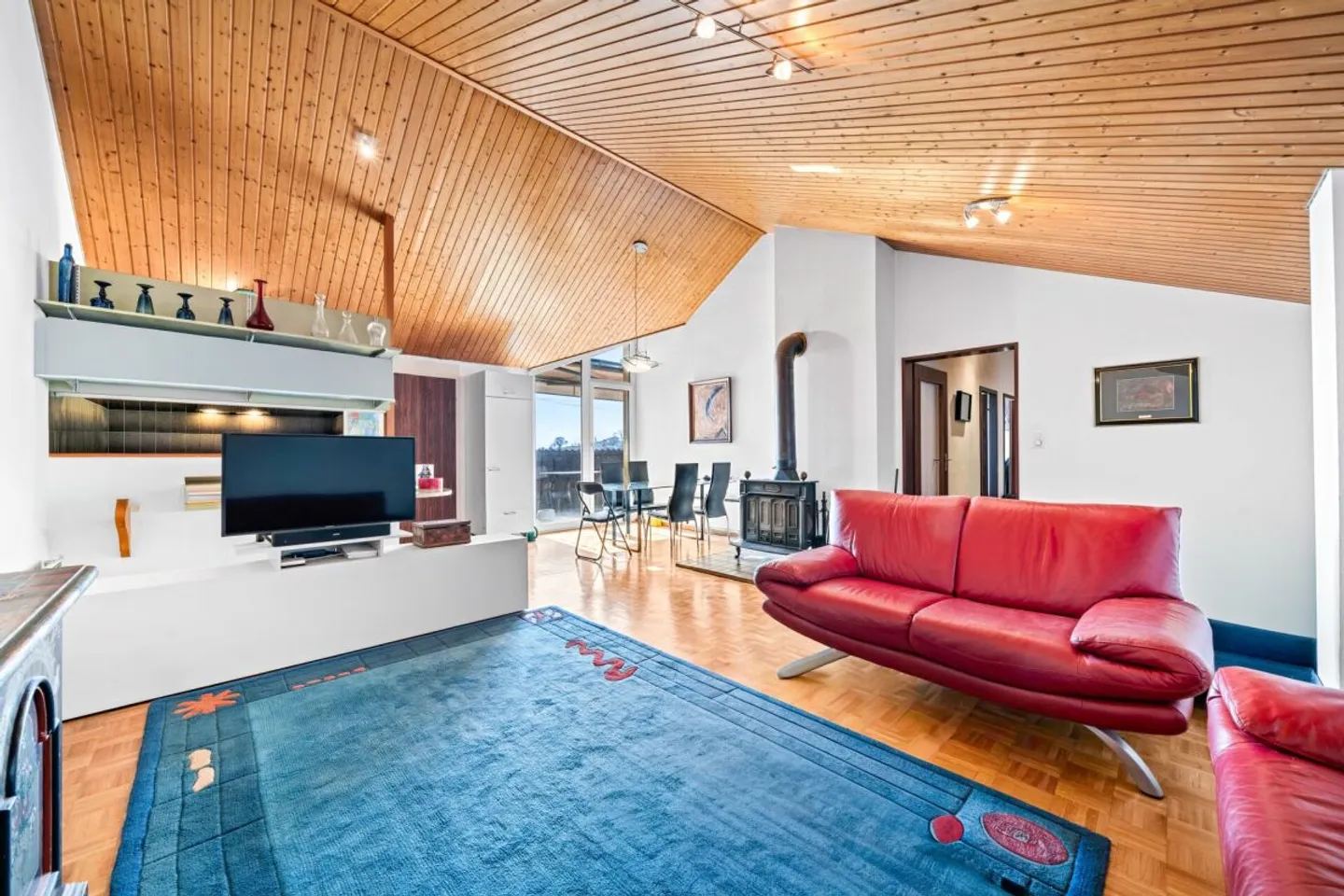 3.5 rooms with panoramic view of lake & mountains - Photo 6 of 13