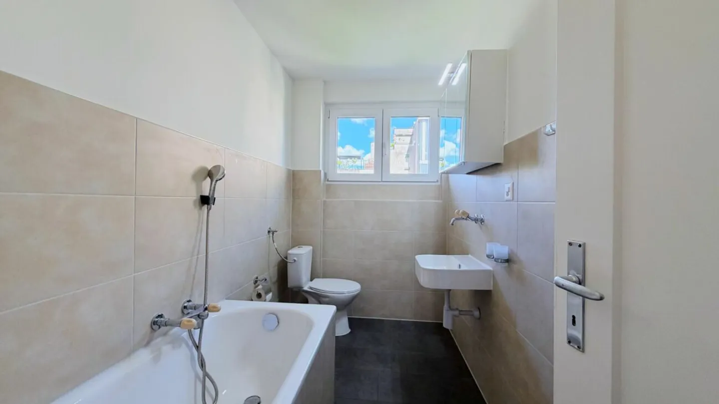 Appartamento moderno con 3 stanze a Delémont - disponibile immediatamente - Foto 2 di 9