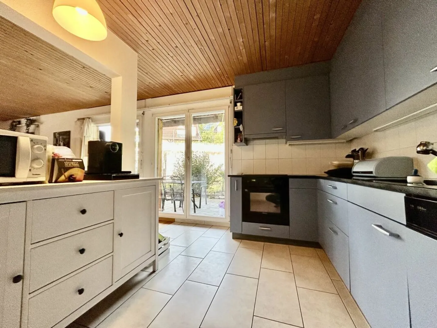 Appartement confortable avec coin salon dans un endroit calme - Photo 3 sur 9