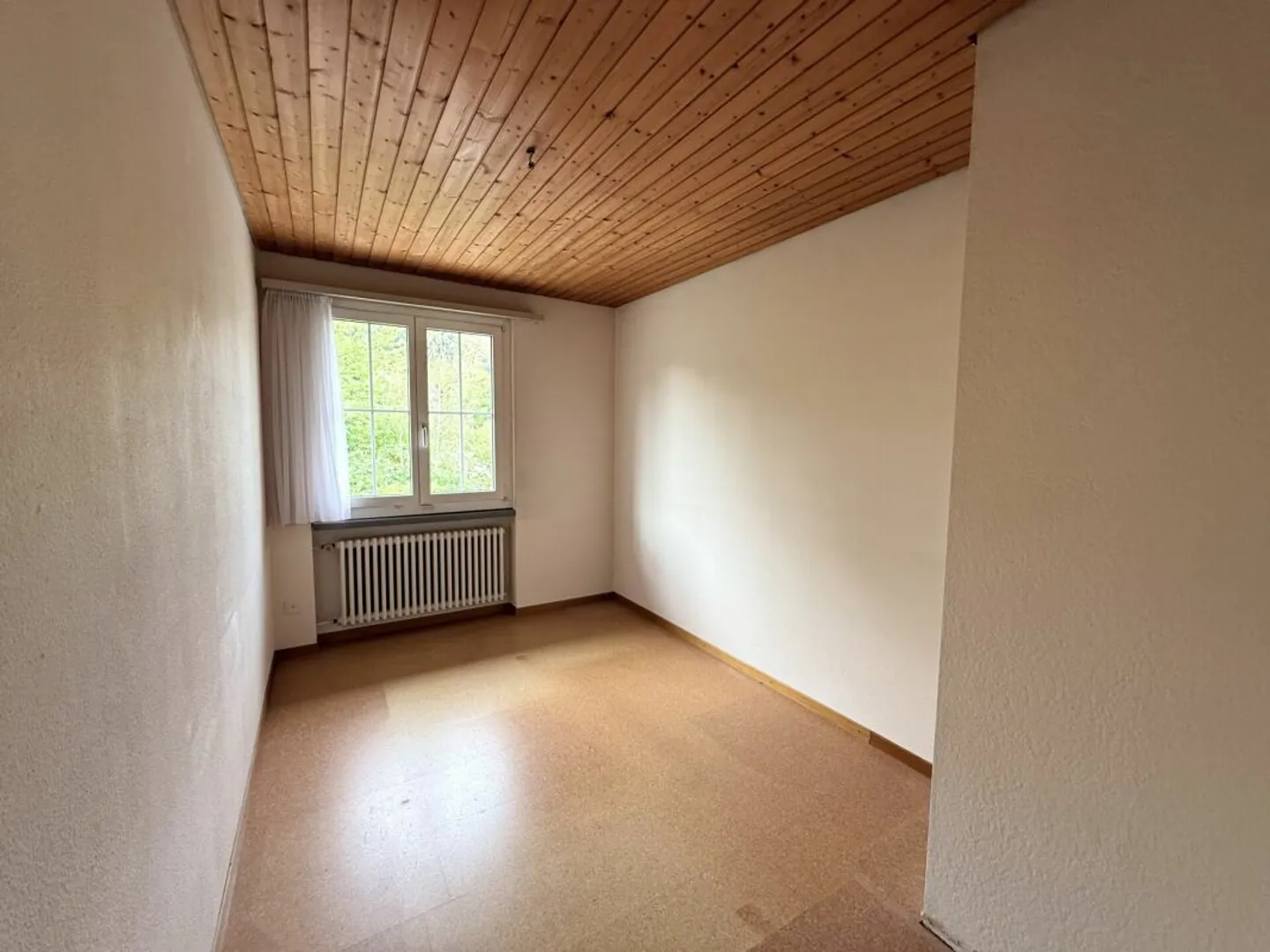 Your new home with plenty of space and potential - Photo 9 of 13