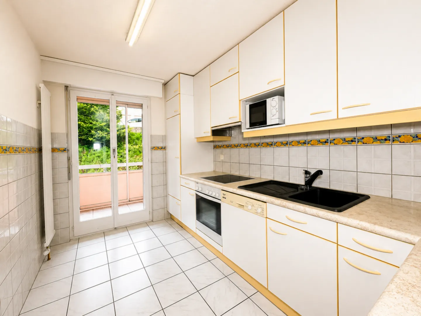 Appartamento di 3 stanze con veranda e posizione privilegiata - Foto 11 di 13