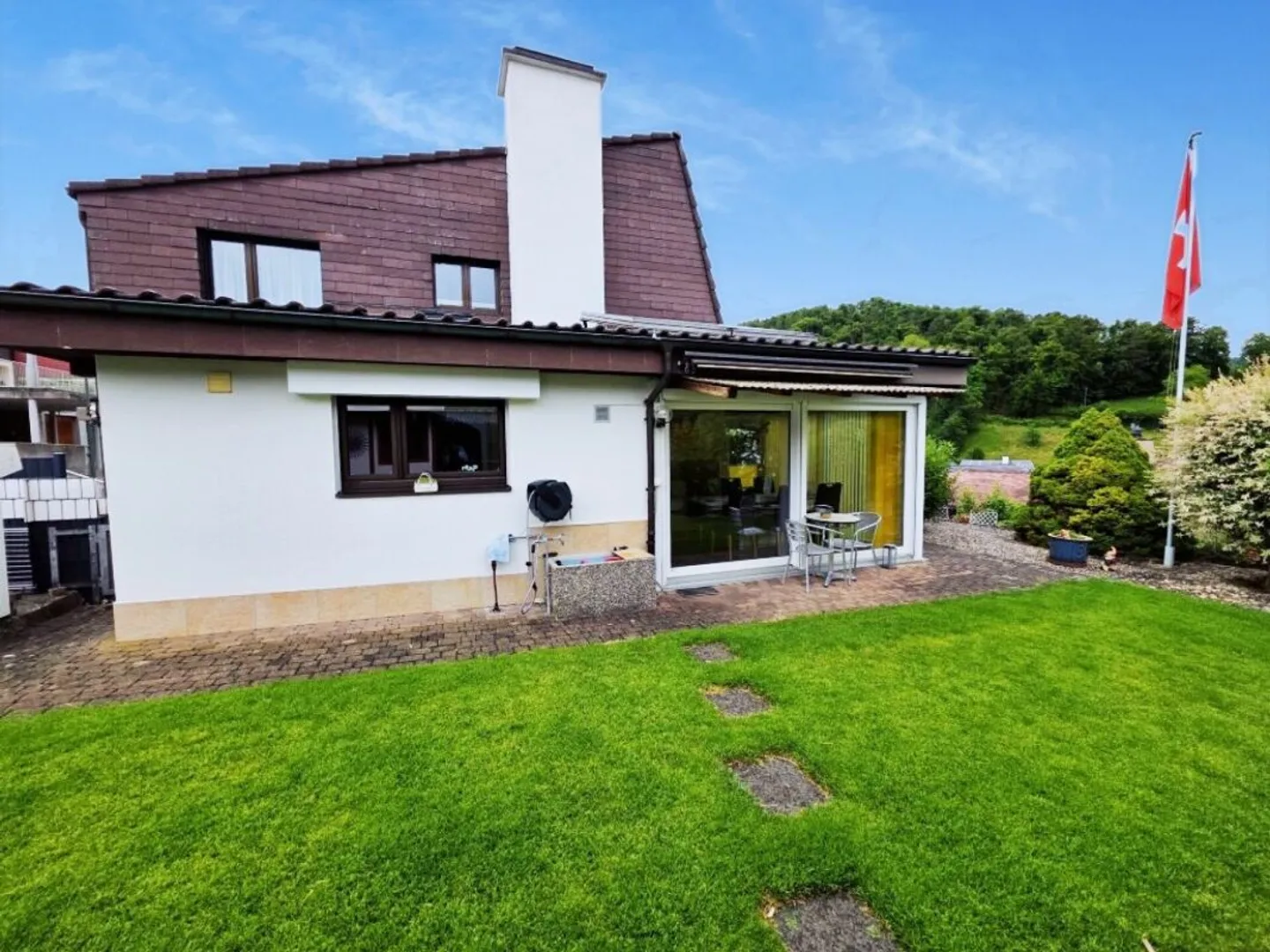 Family happiness with winter garden, fireplace and large garden - Photo 2 of 13