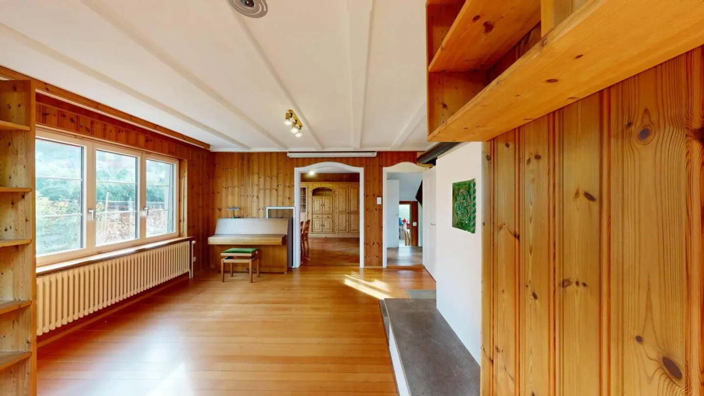 Familienfreundliches 7-Zimmer-Einfamilienhaus mit grosszügigem Umschwung - Foto 5 di 13