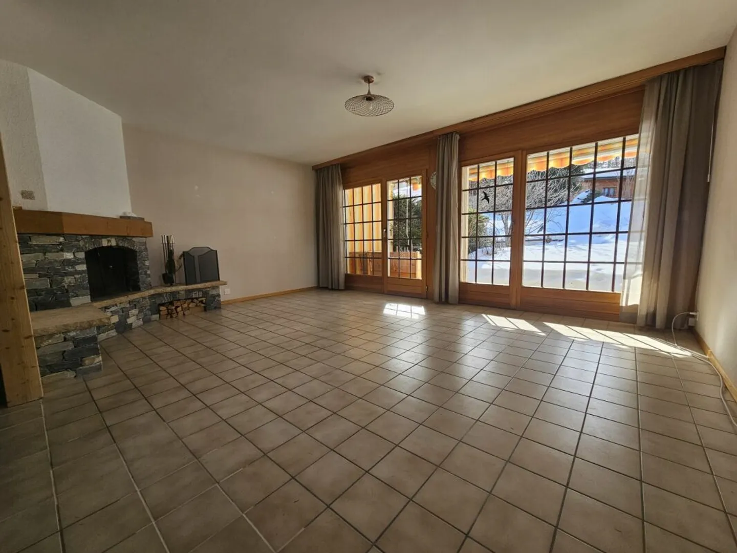 Chalet contigu d'angle de 5.5 pièces à Crans-Montana - Photo 2 of 4