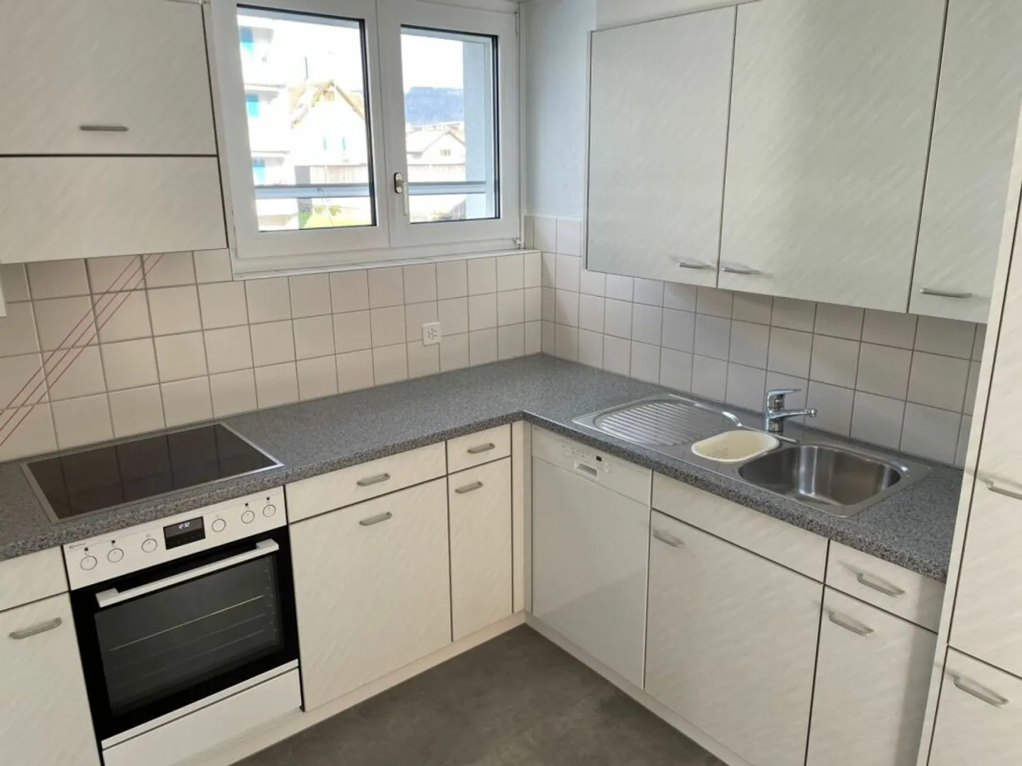 Helle 4-Zimmer-Wohnung mit Balkon - Foto 4 von 5