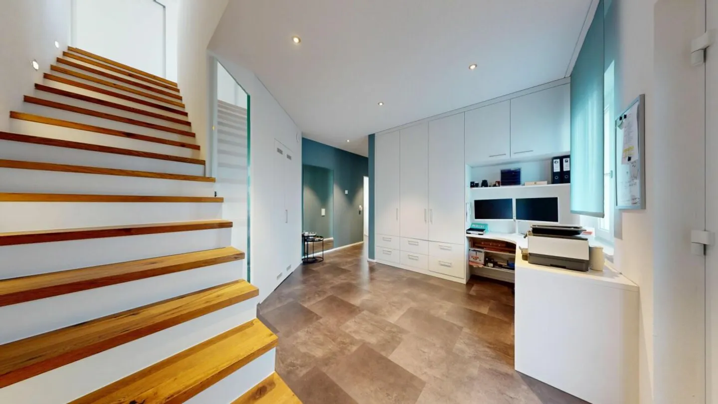 Appartamento duplex di 5.5 locali come nuovo con camino e garage doppio - Foto 9 di 13