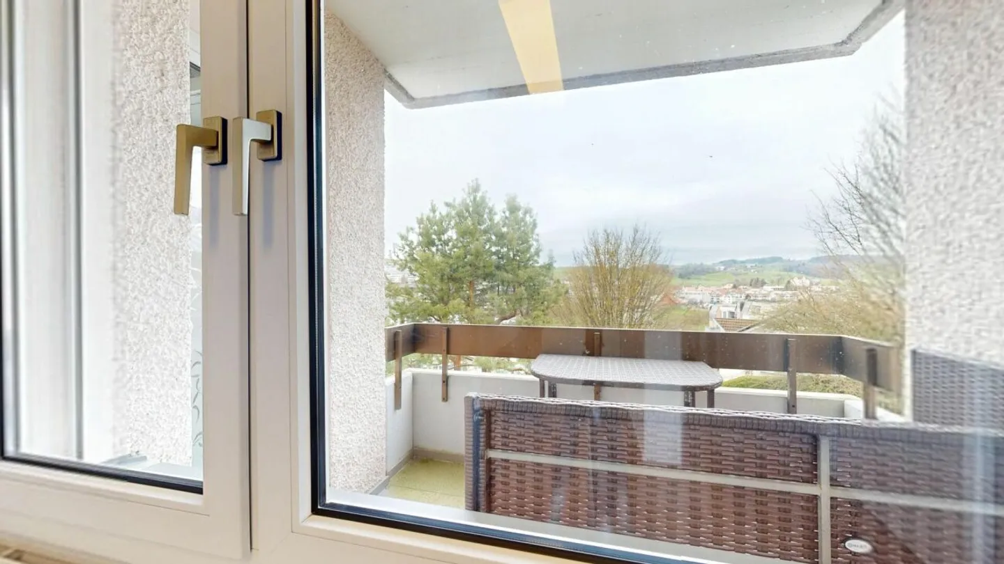 Appartamento attraente di 4,5 stanze con balcone e garage sotterraneo - Foto 9 di 13