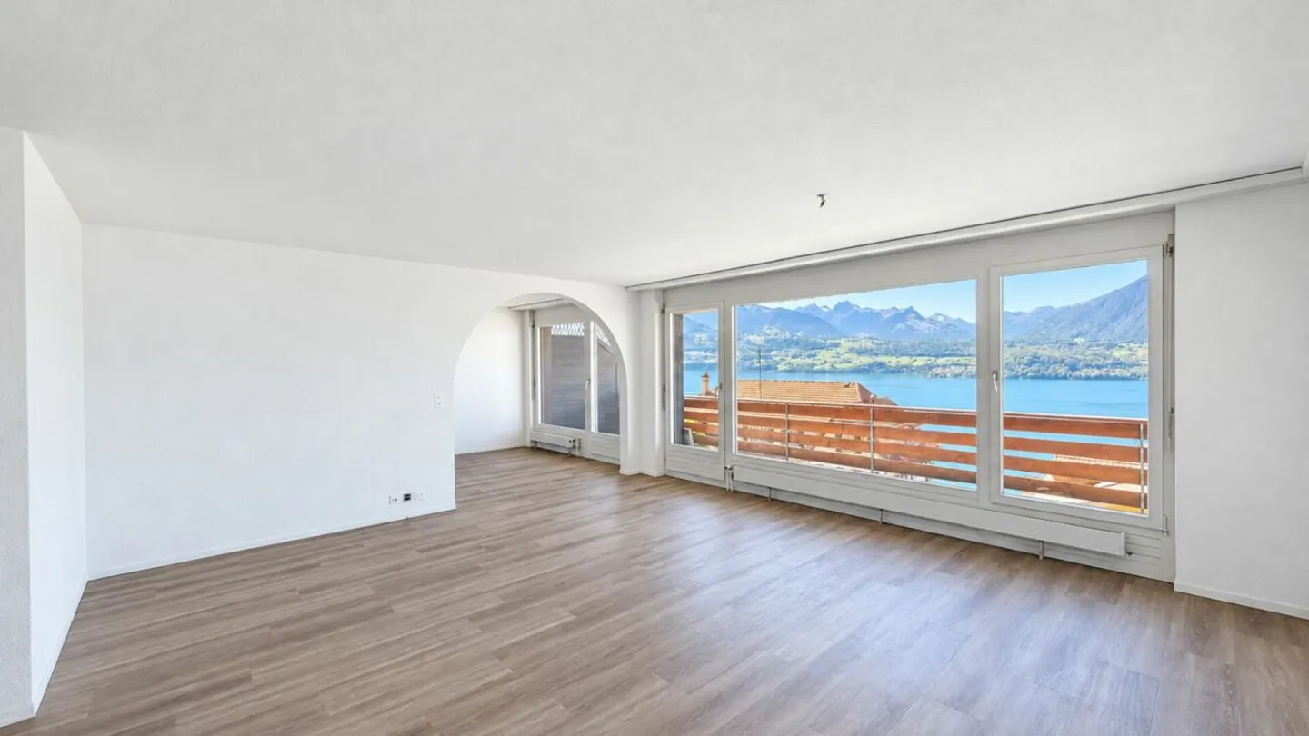 Vivre avec vue sur le lac et la montagne - 3½ pièces avec grand balcon à Gunten - Photo 3 sur 13