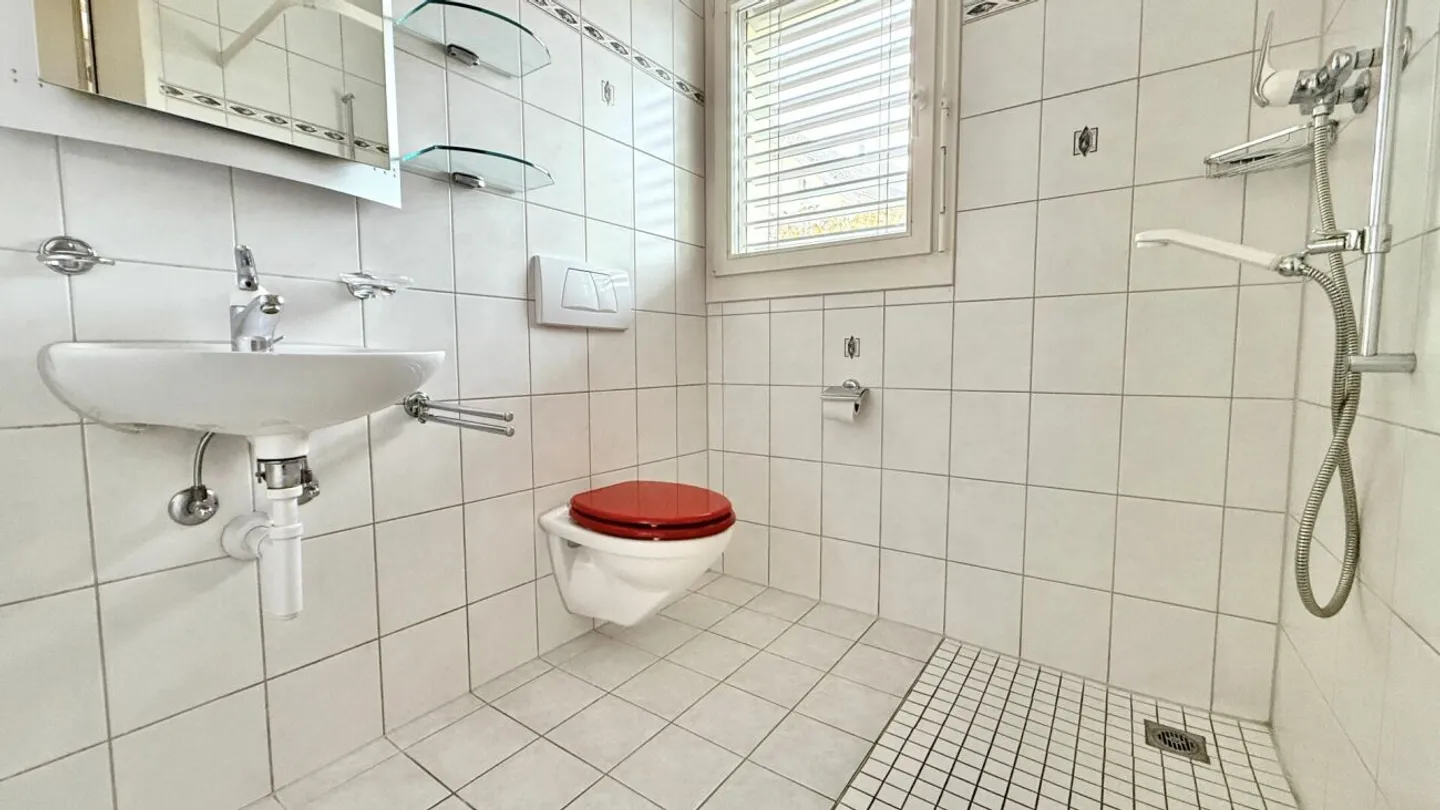 Casa unifamiliare ben tenuta con giardino a Wohlen di 5½ stanze - Foto 11 di 13