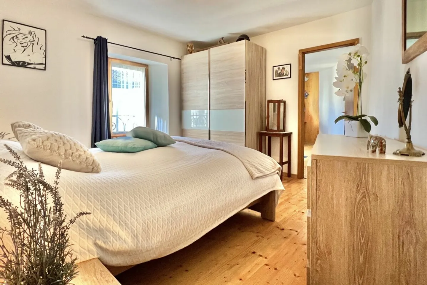 Grande casa di villaggio con vista sul lago, bel giardino e parcheggio - Foto 10 di 13