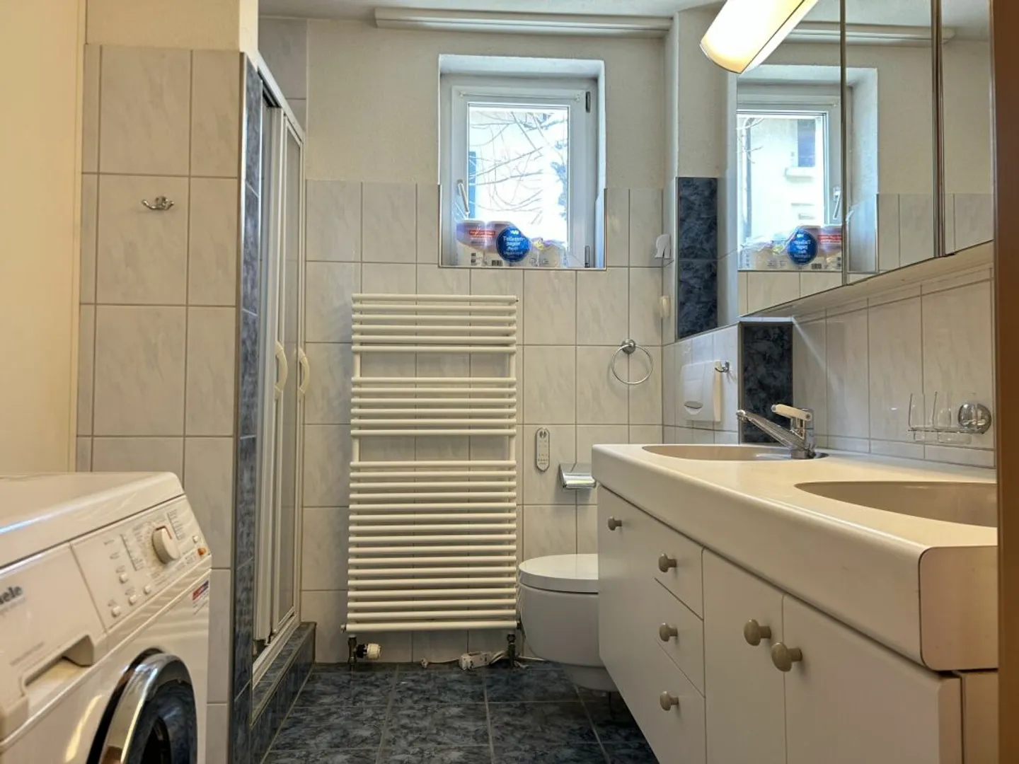 Maniero con due appartamenti, fienile e area circostante - Foto 9 di 13