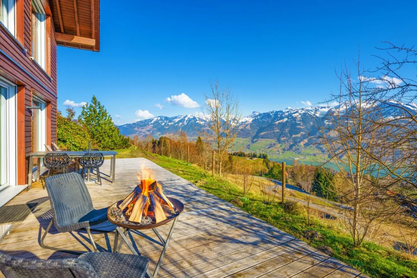 Modernes Traumhaus - naturnah mit atemberaubender Weitsicht - Photo 2 of 10