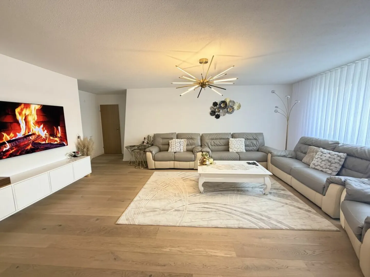 Appartement attrayant de 4,5 pièces avec beaucoup de confort de vie - Photo 4 sur 11