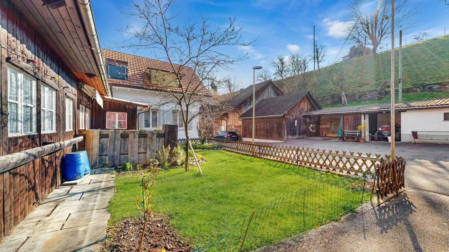 Casa con molto spazio utile, fascino e potenziale - Foto 12 di 13