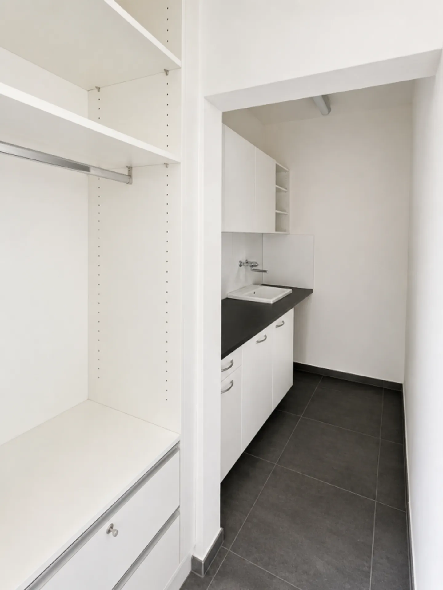 Espace commercial polyvalent dans un emplacement central à Reichenburg - Photo 9 sur 10