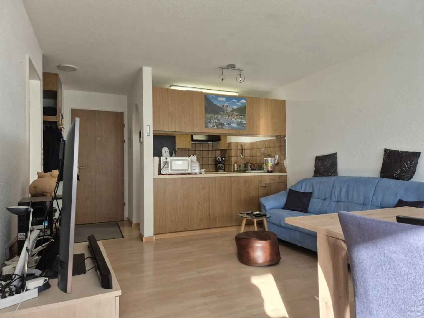 Appartement 2.5 pièces abordable avec balcon et vue sur la montagne - Photo 2 sur 6