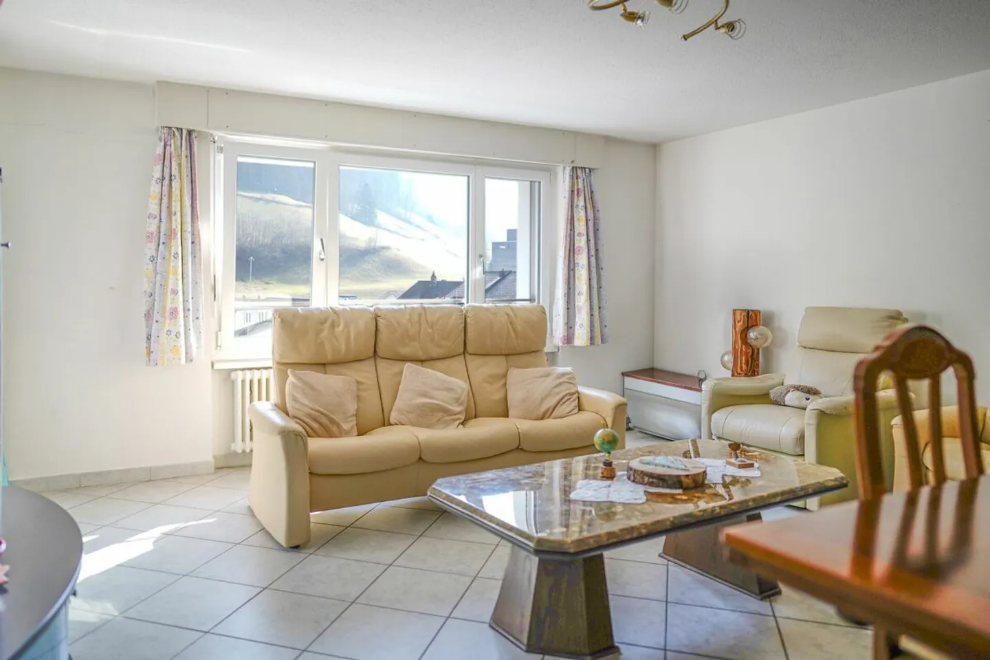 Kompakte 3-Zimmerwohnung - zentral in Schwanden - Foto 2 von 10