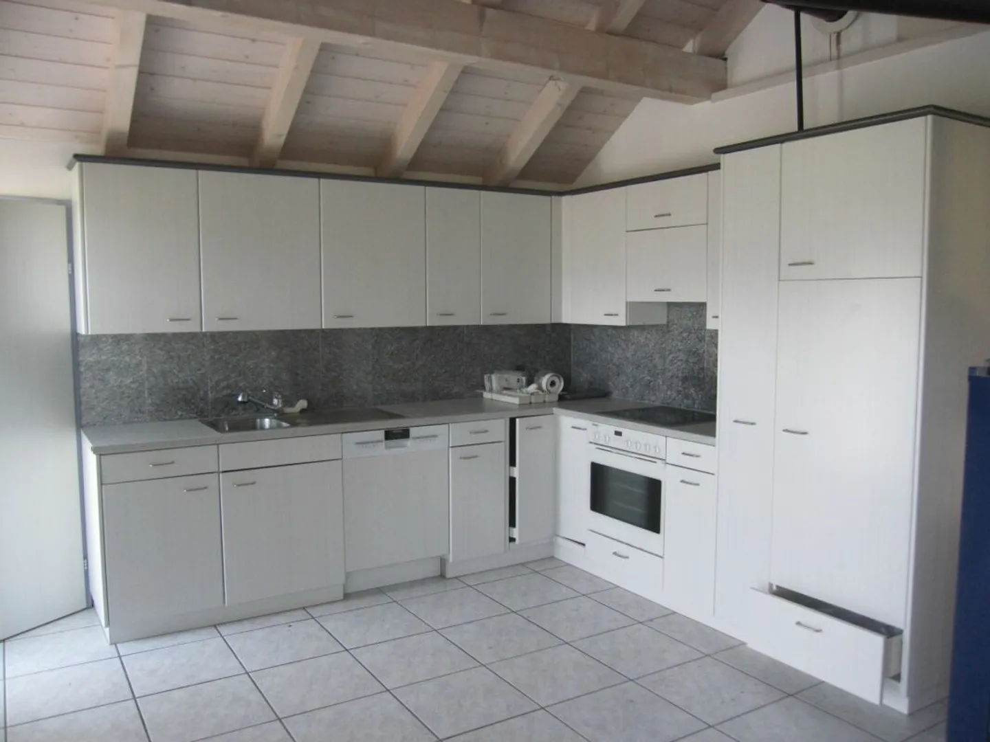 Spacious 4.5 Room Penthouse - Photo 2 of 11