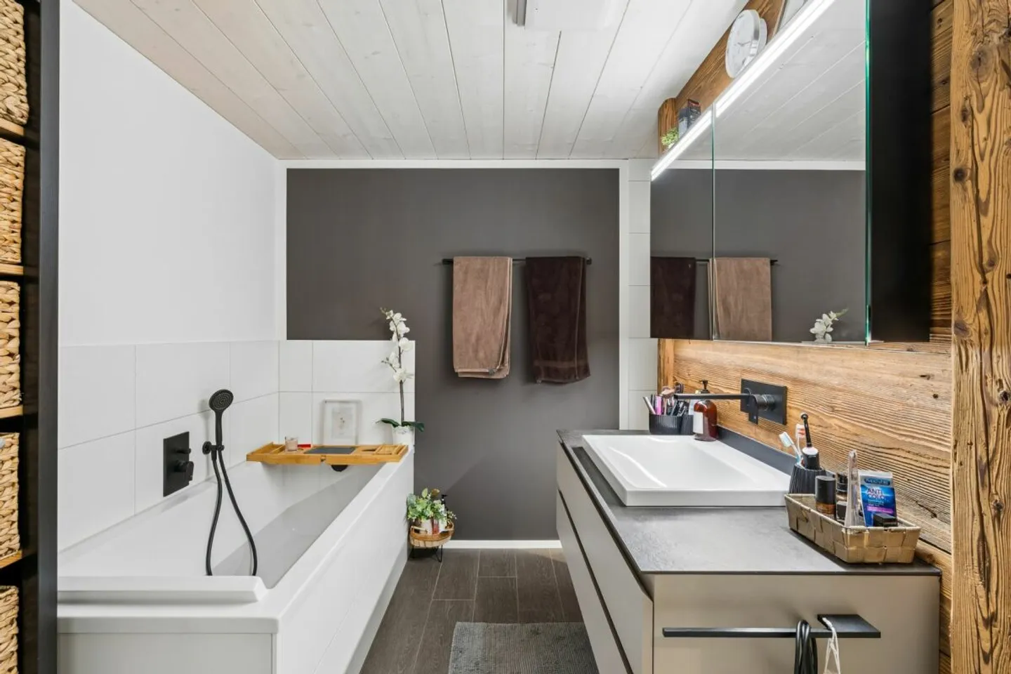 Wohnen mit Geschichte - Atemberaubender 5.5 Zimmer-Hausteil mit grossem Garten - Foto 11 di 13