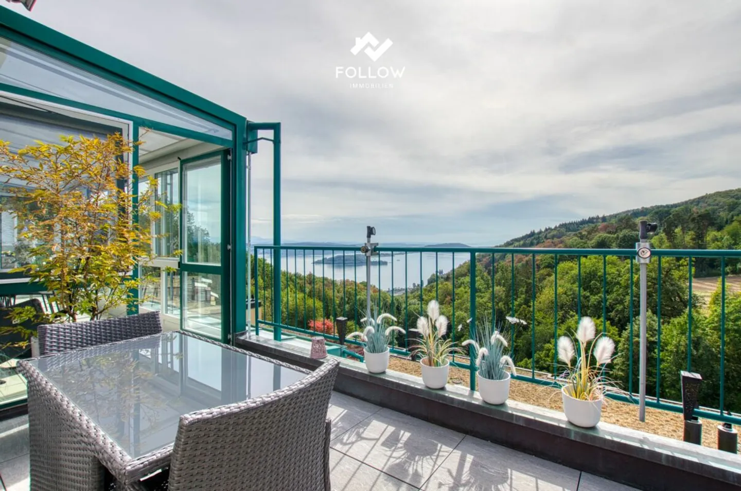 Vue panoramique sur le lac de Bienne: Appartement de rêve penthouse modernisé à Twann - Photo 4 sur 13
