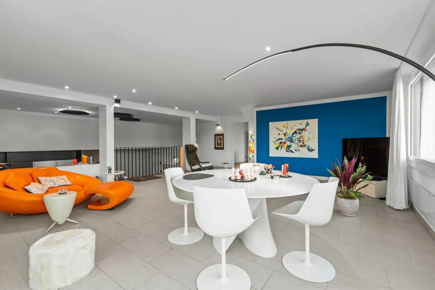 LUMINA LAKE | Grosszügige 4.5-Zi.-Maisonette mit Seesicht, beeindruckender Raumhöhe und Aussenpool - Foto 9 von 13