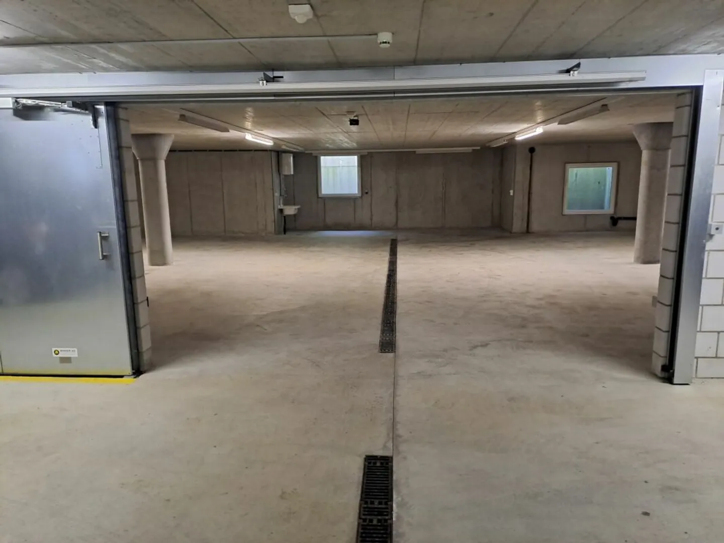 Spazio di stoccaggio accessibile in auto - Foto 1 di 3