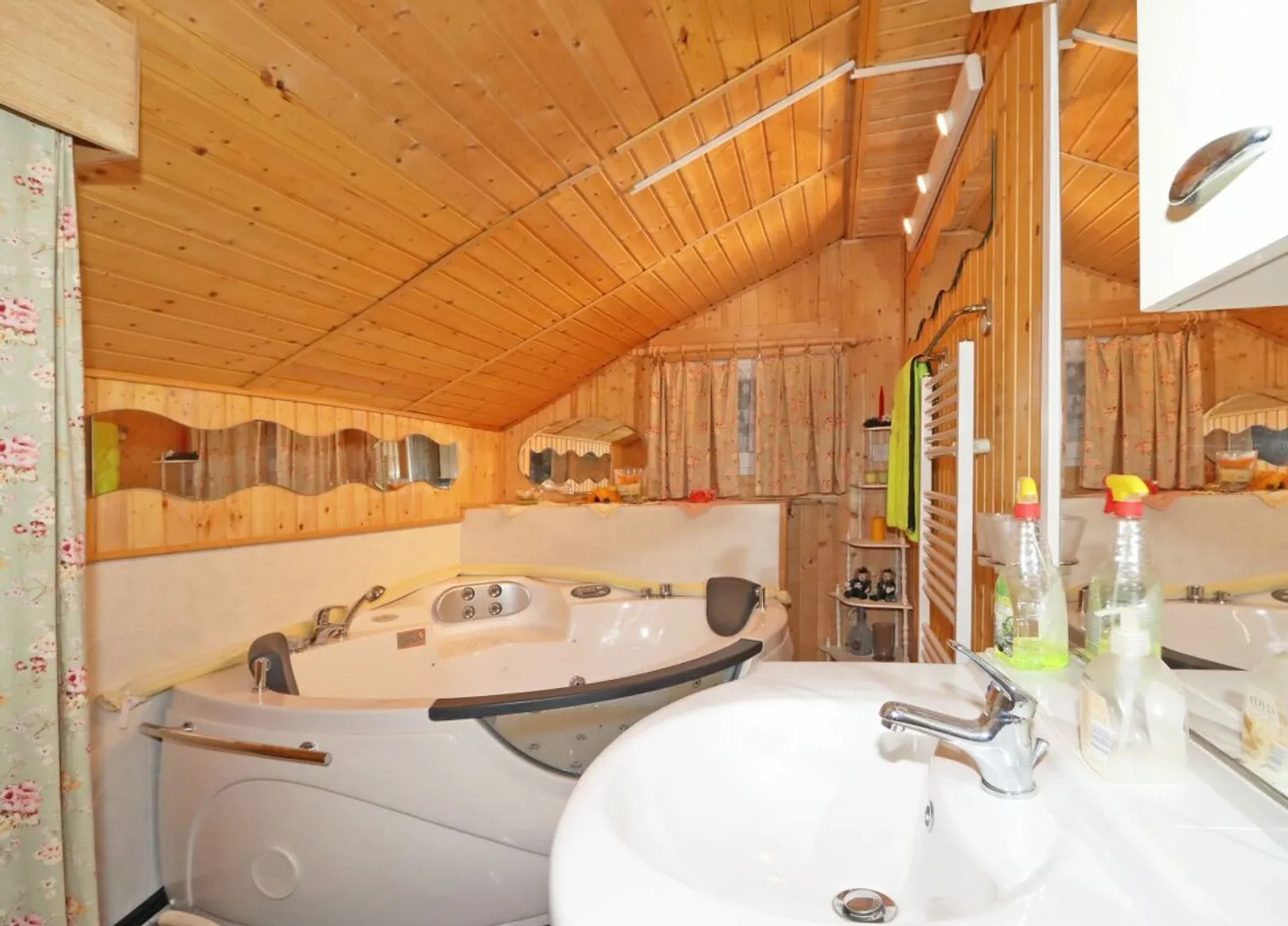 Detached and spacious weekend and holiday home in a sunny location in Obstalden - Photo 13 of 13