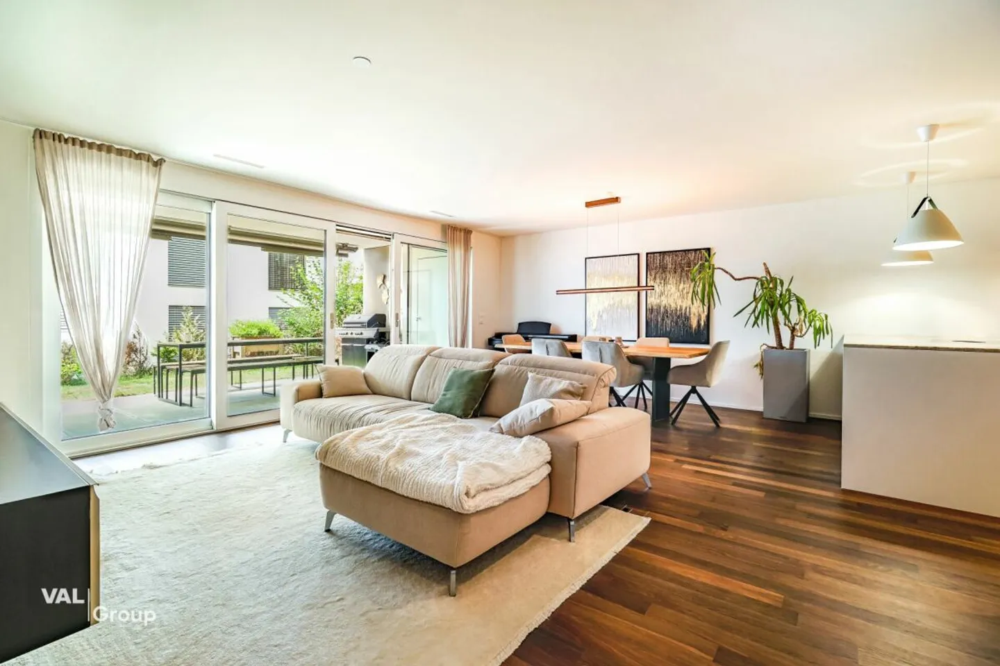 Hochwertige 3.5-Zimmer Gartenwohnung mit Smart Home und privatem Fitnessraum - Photo 1 of 12