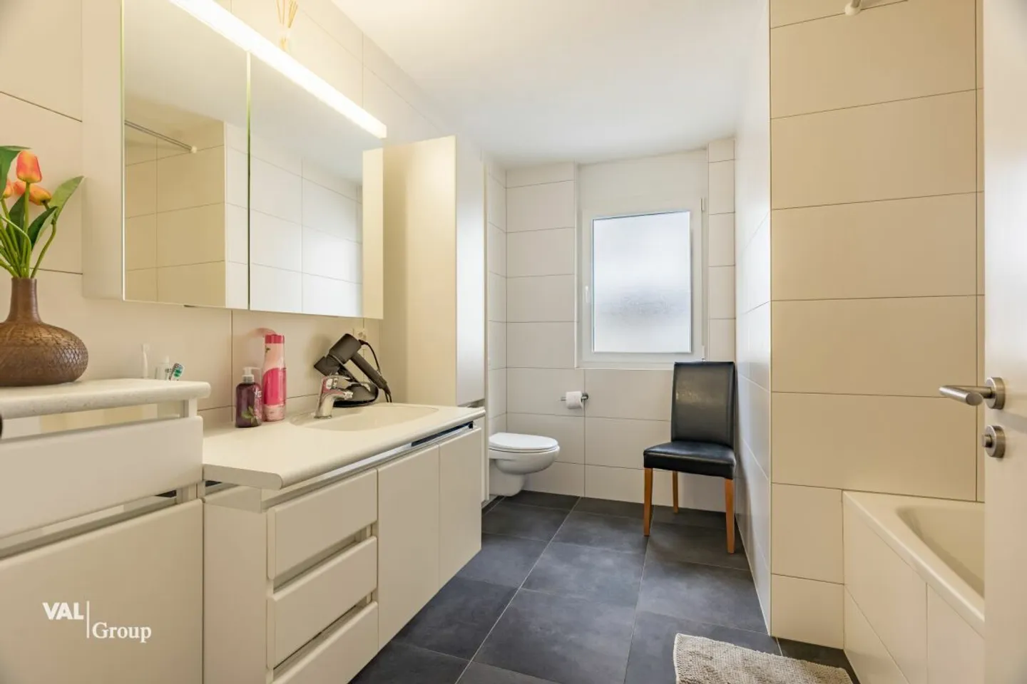 Spacious house with two units and building plot - Photo 7 of 13