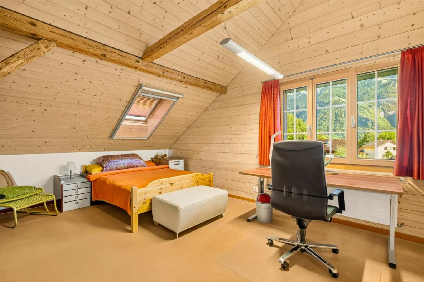 Ruhig gelegenes Einfamilienhaus mit vorbereiteter Einliegerwohnung, Scheune und traumhaften Garten - Photo 12 of 13