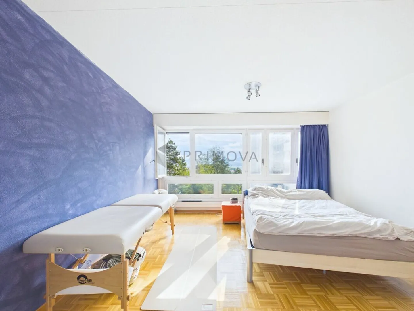 Spacious Apartment with Scenic Views - Photo 6 of 9