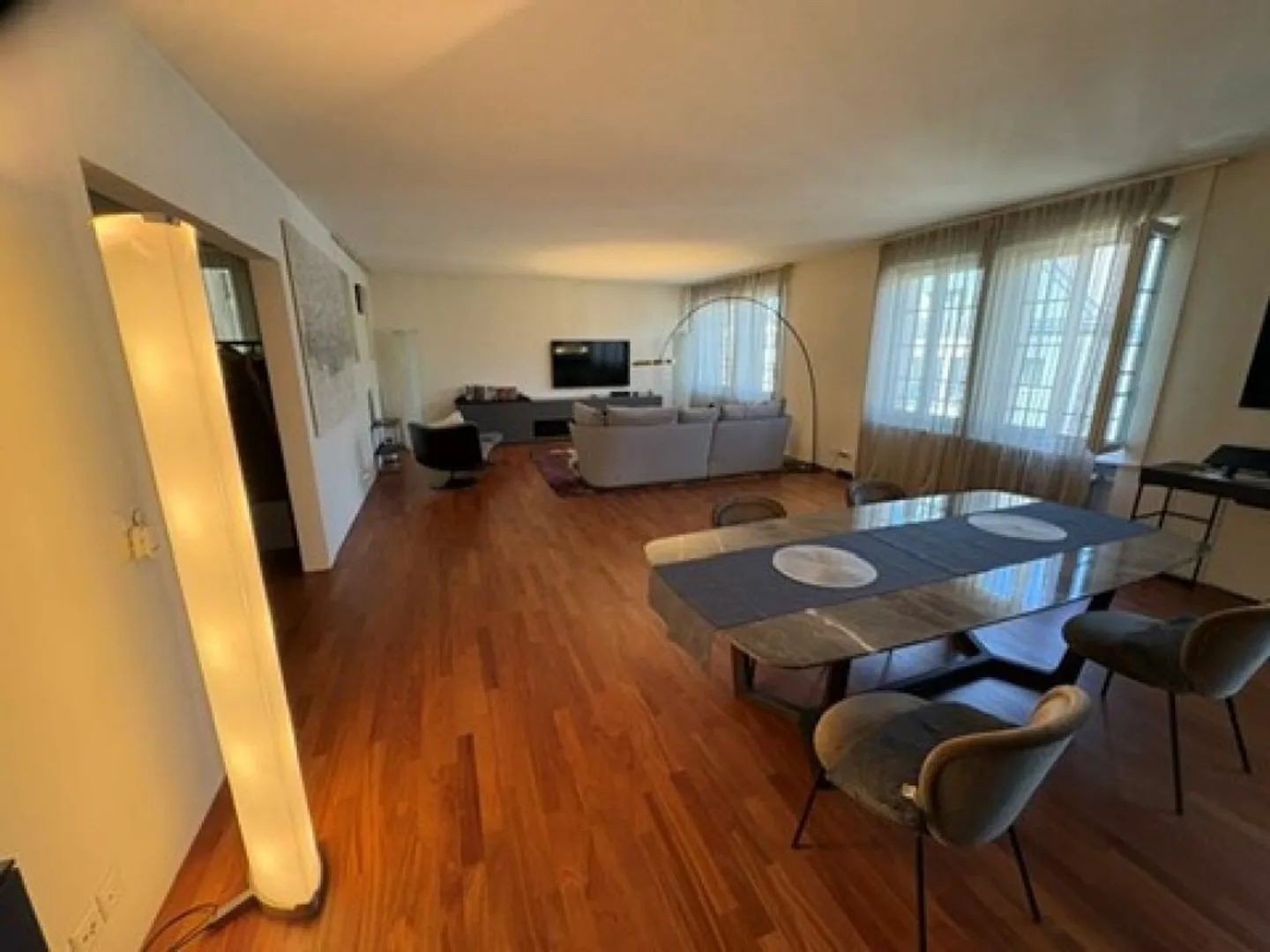 Modern loft apartment in a historic building in the heart of Zurich Enge - Photo 2 of 11