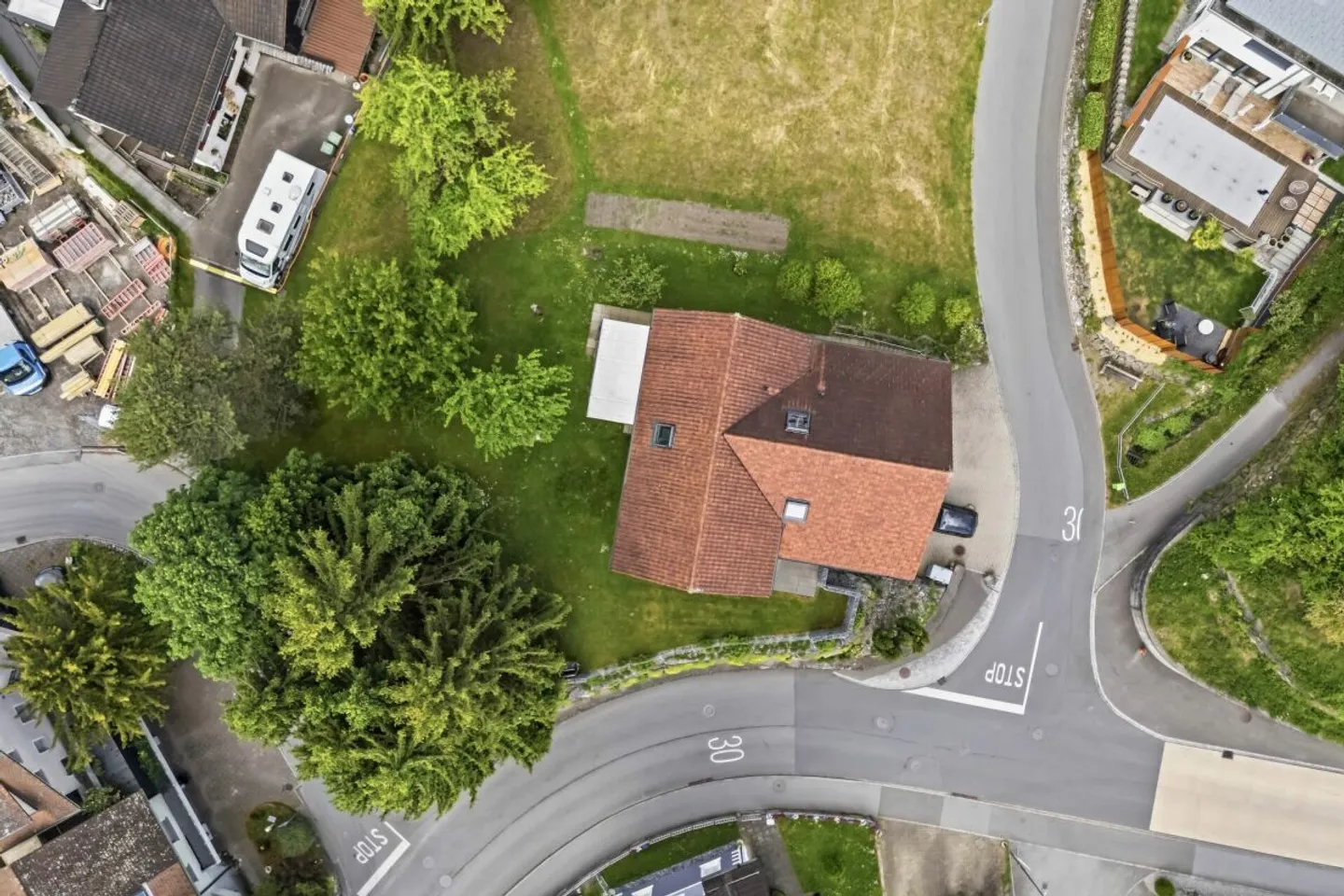 Spacious detached house with granny flat - Photo 2 of 13