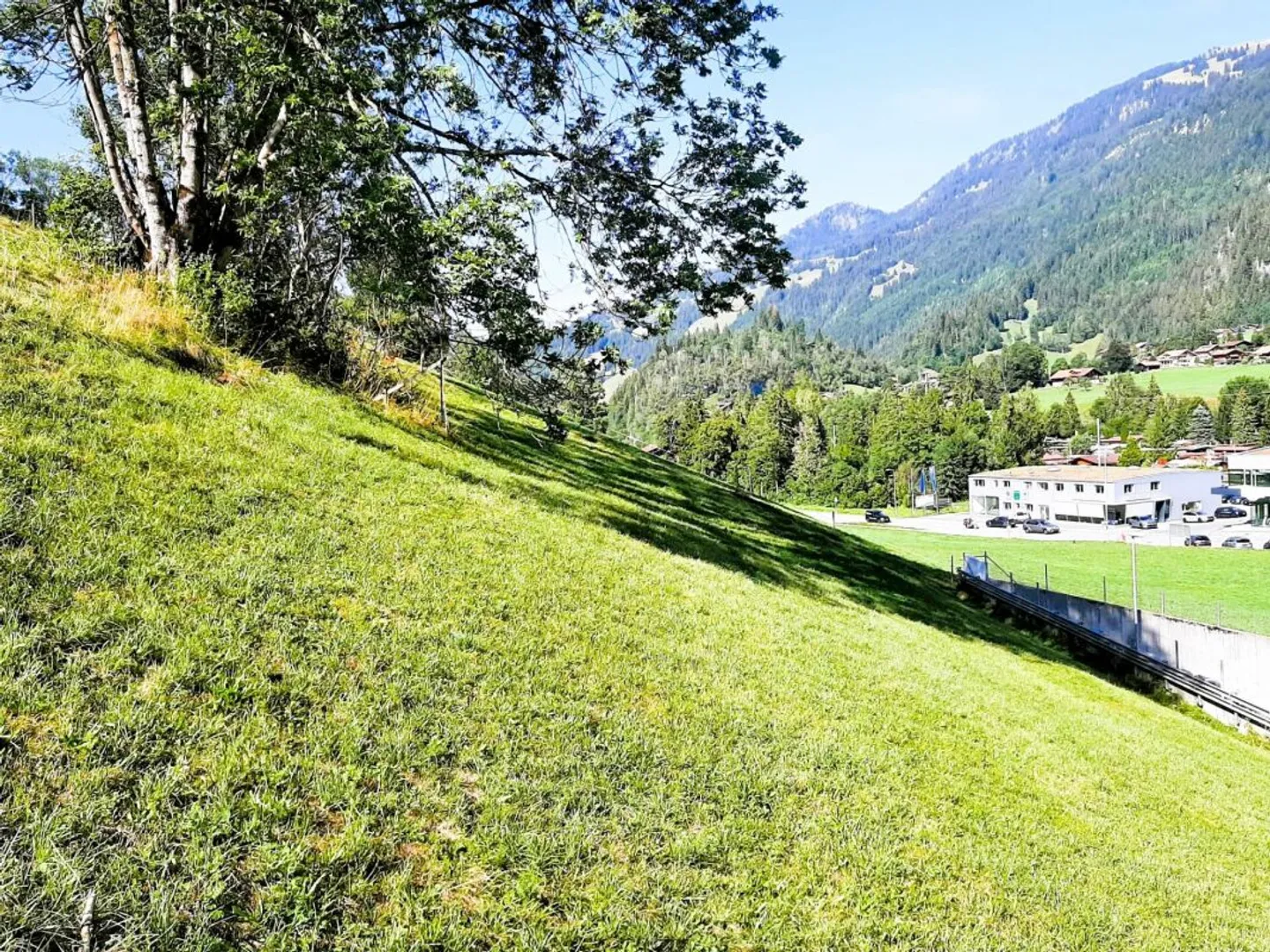 Teilerschlossenes Bauland an sonniger Hanglage in Zweisimmen BE - Foto 6 di 10