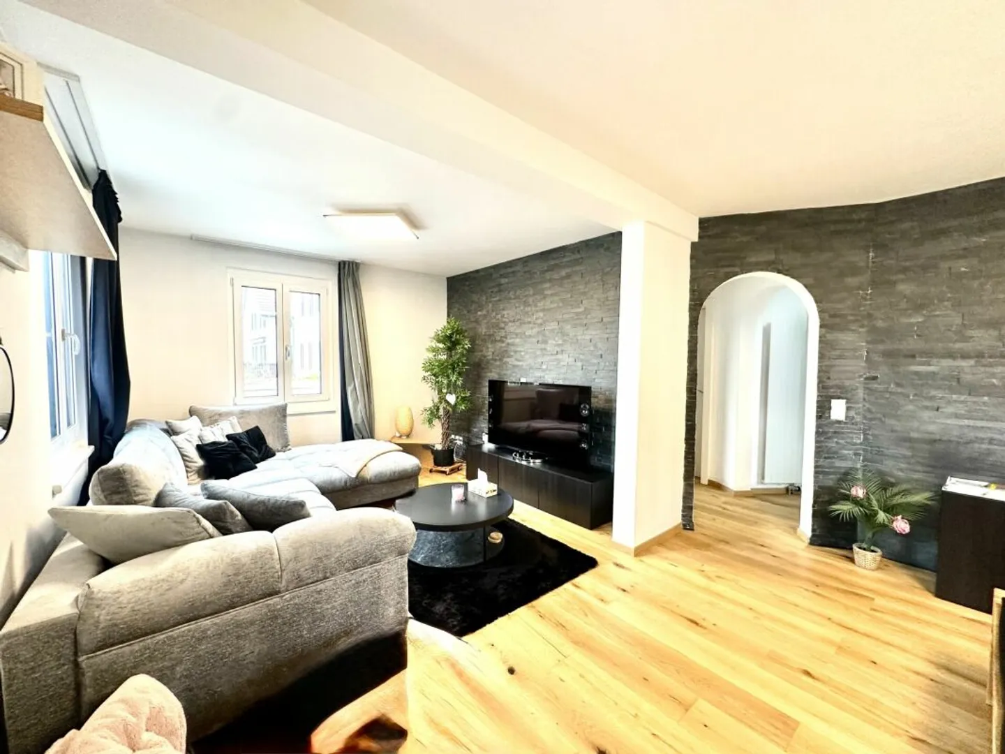 Freistehendes Einfamilienhaus in Wohlen AG - Foto 3 di 13