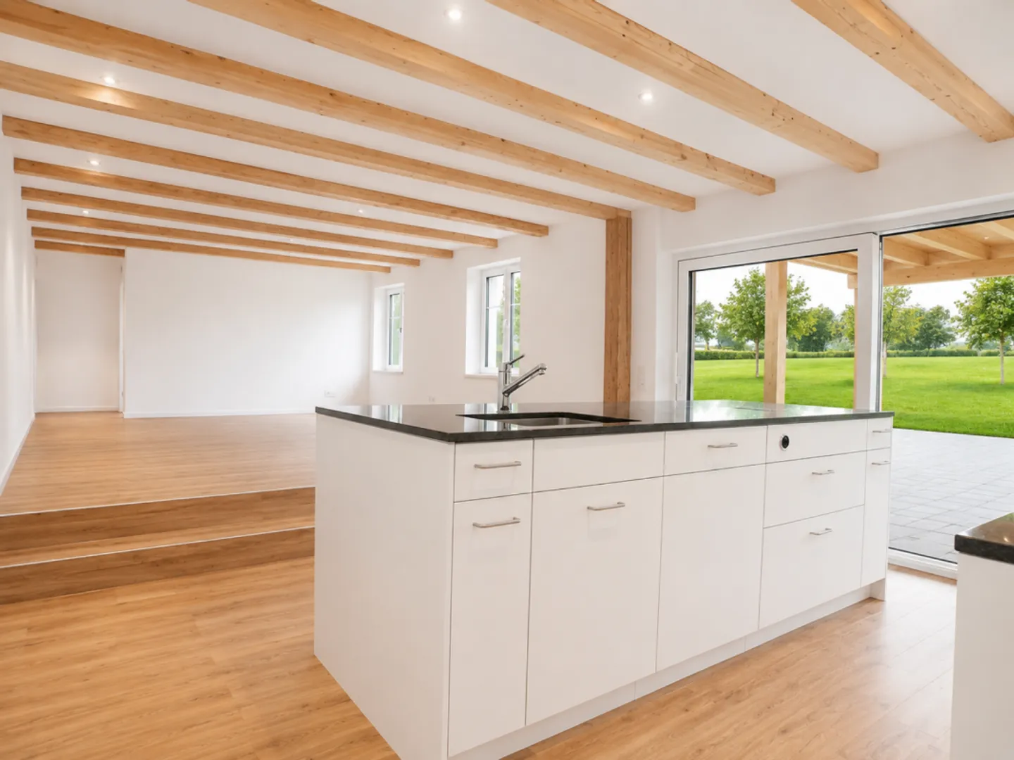 Stylishly renovated 3-room apartment with large covered terrace - Photo 2 of 10