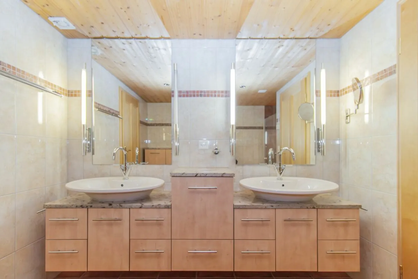 Spacious 3.5-room garden apartment - Comfortable living with winter garden and private outdoor area - Photo 11 of 13