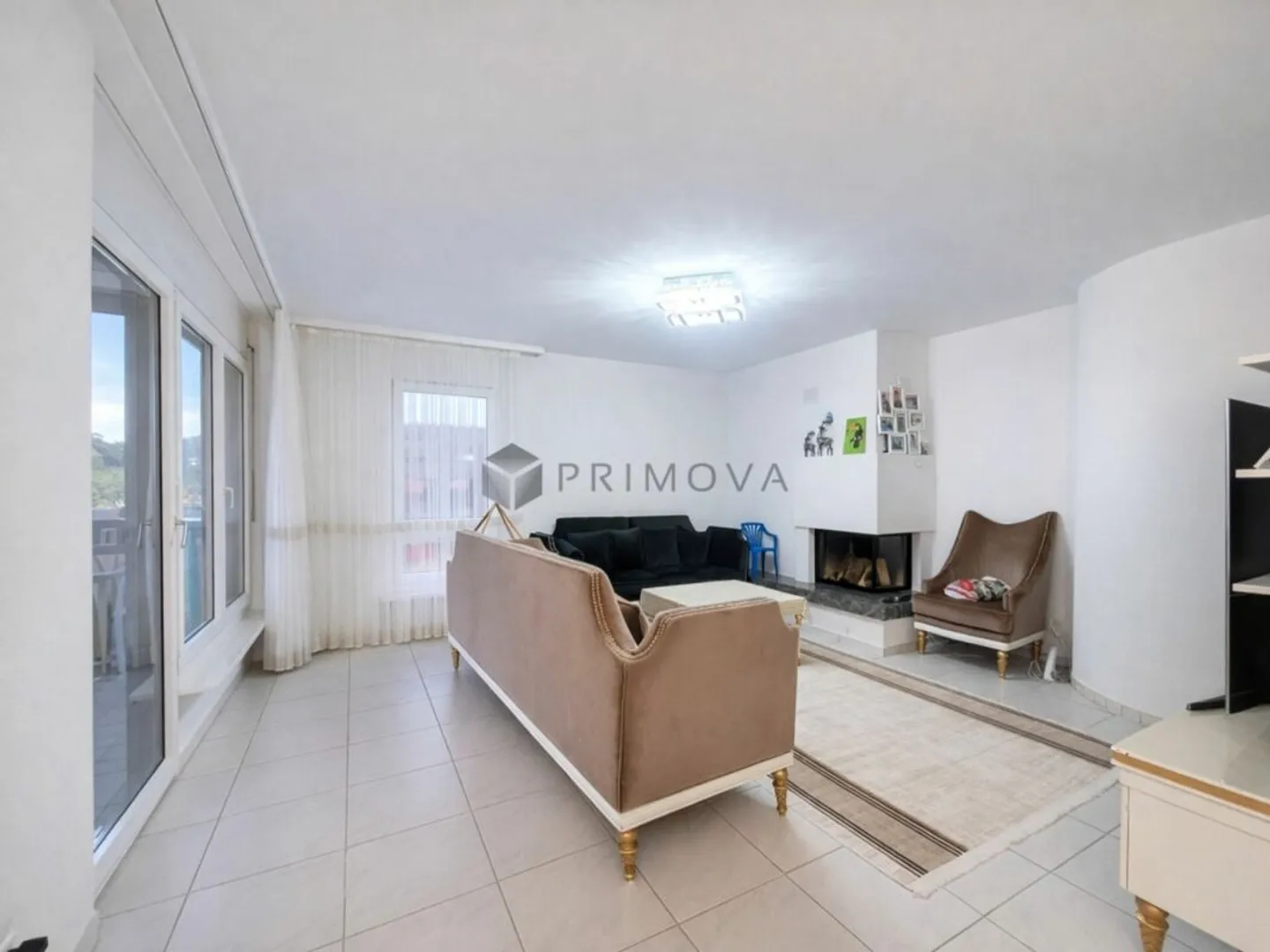 A home that combines generosity, light, and comfort - Photo 2 of 10