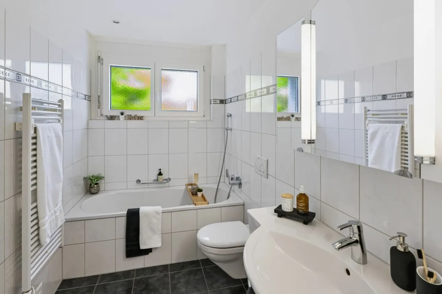 Stilvolle 4.5-Zimmer-Wohnung mit Terrasse - Foto 8 von 13