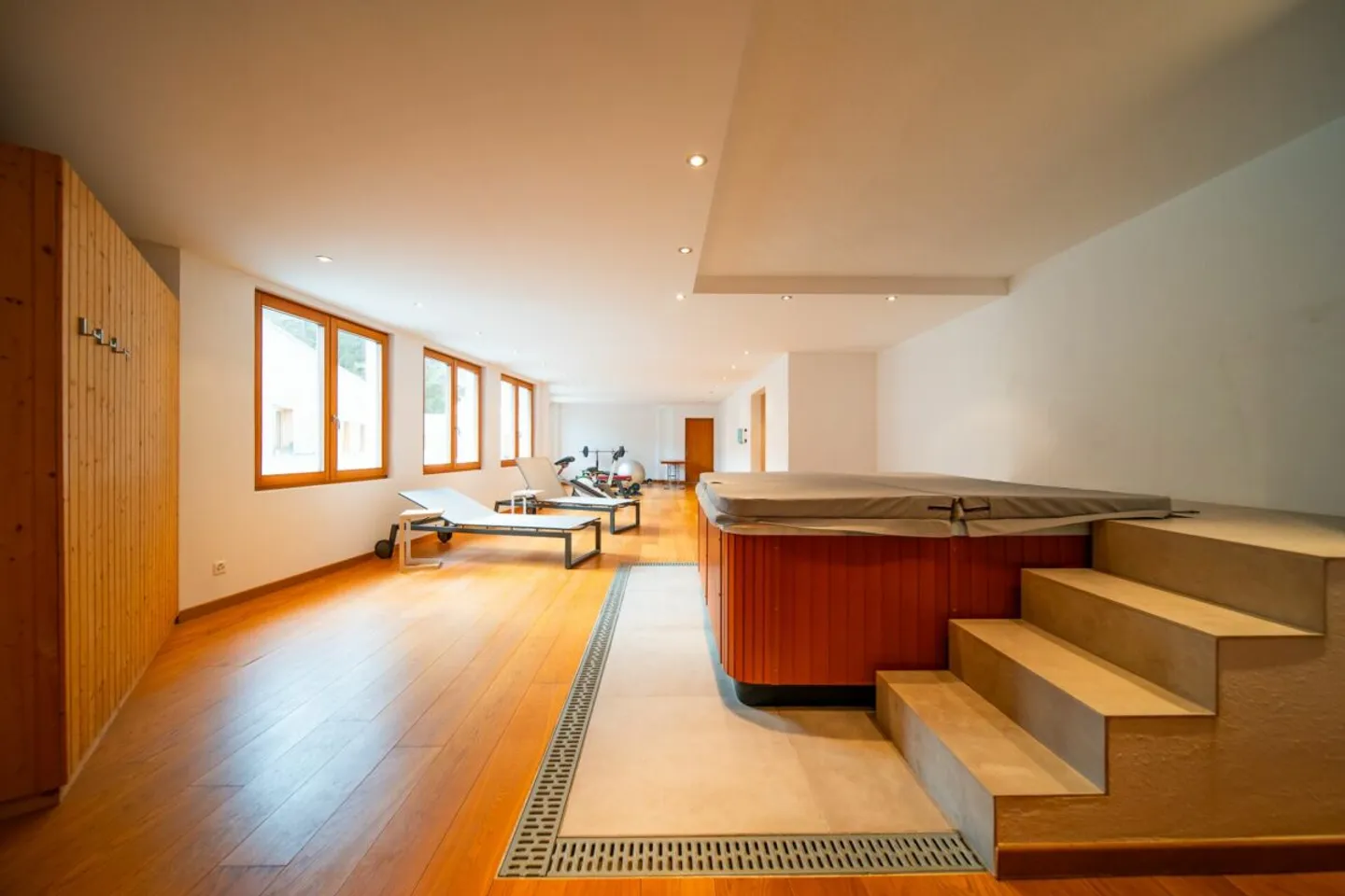 Modern 2.5-room terrace apartment with 20 m² terrace in Laax - Photo 9 of 13