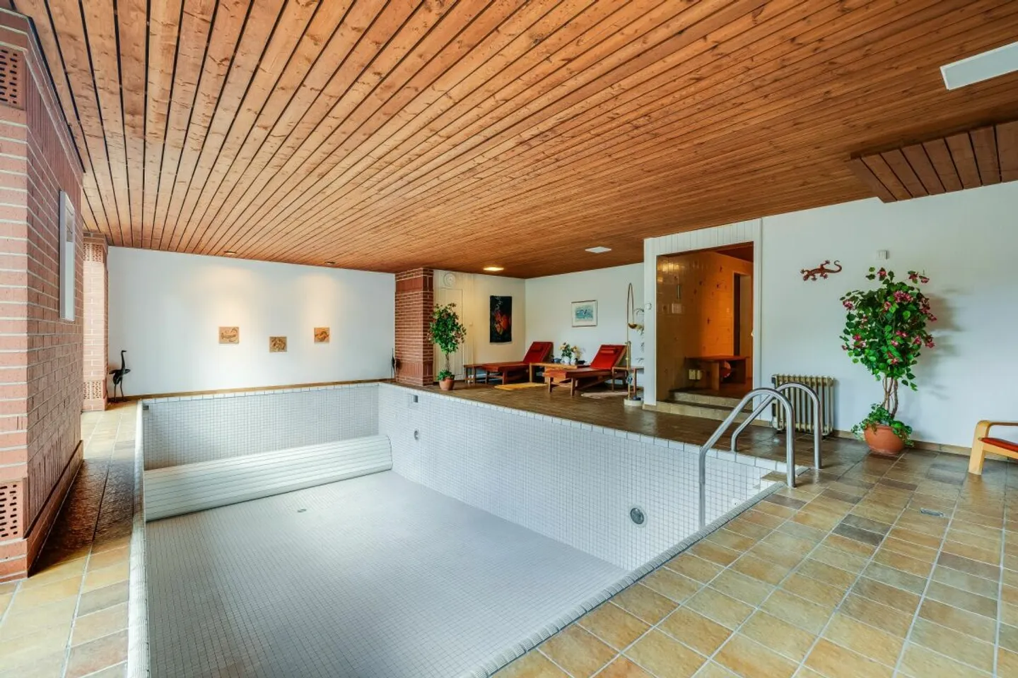 Exclusive 9-room single-family house with wellness area, double garage and stunning views - Photo 11 of 13