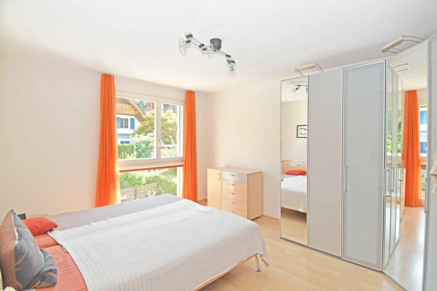 Vivere spazioso in un quartiere tranquillo - Foto 7 di 13