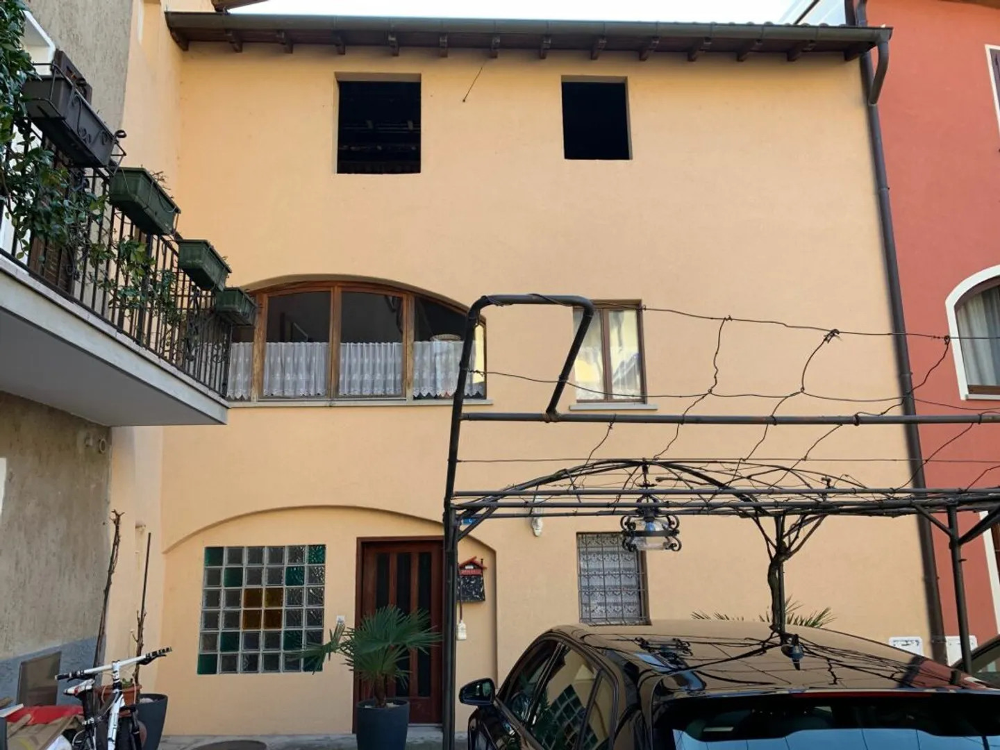 Tessiner Familienhaus mit Potenzial - Foto 1 von 10