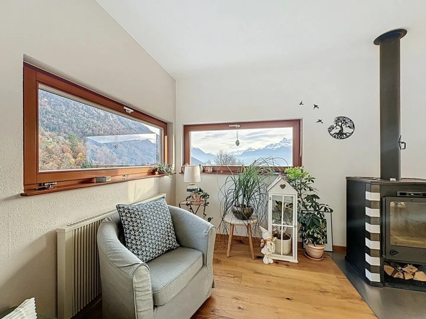 Magnificent architect-designed villa with stunning panoramic views of the plain - Photo 10 of 13