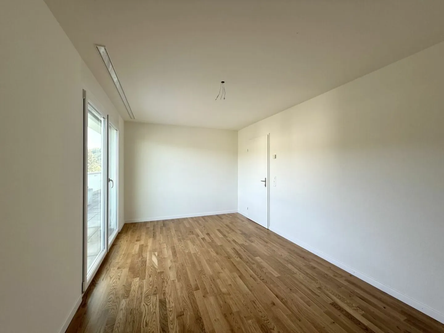 Ready for immediate occupancy - bright penthouse apartment in Aesch BL - Photo 5 of 13