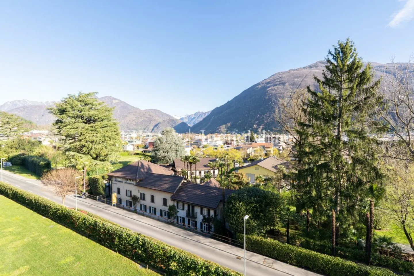 LOSONE - Appartement moderne dans un emplacement stratégique près d'Ascona avec deux terrasses - Photo 3 sur 11