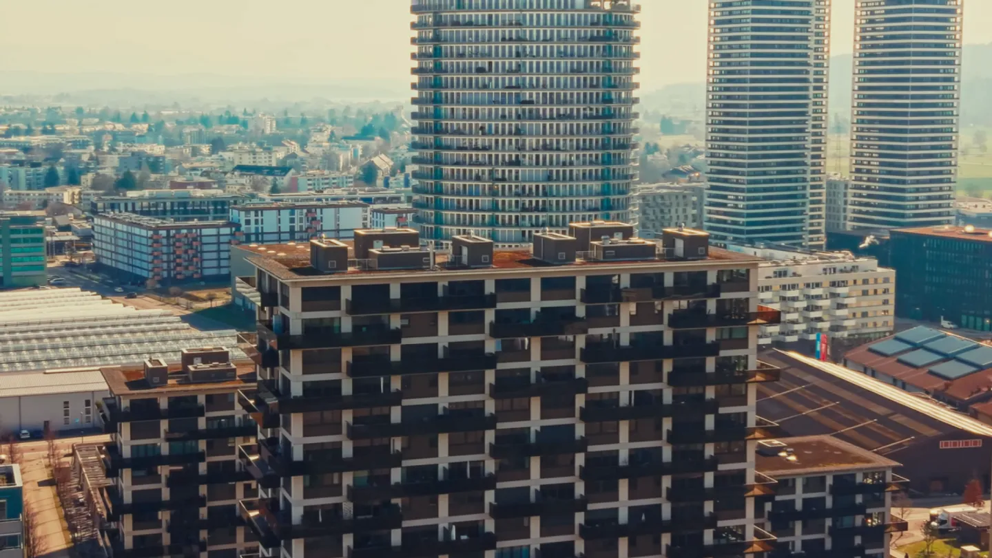 Exklusive 4.5-Zimmer-Eigentumswohnung mit Weitblick, Terrasse und Minergie-Standard in Dübendorf - Photo 1 of 13