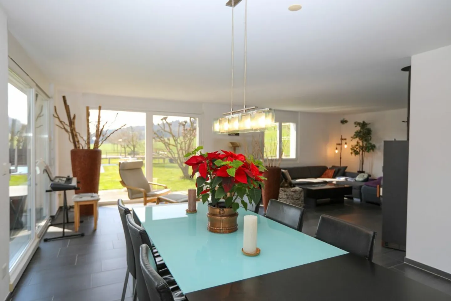 Living in a quiet location: 5.5-room detached house with spacious garden - Photo 3 of 13